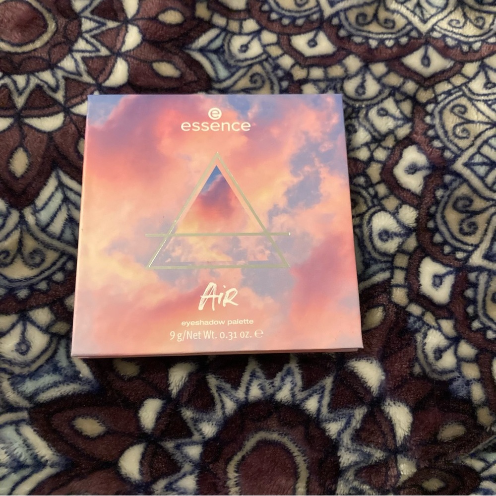 Essence Cosmetics Air Eyeshadow Palette